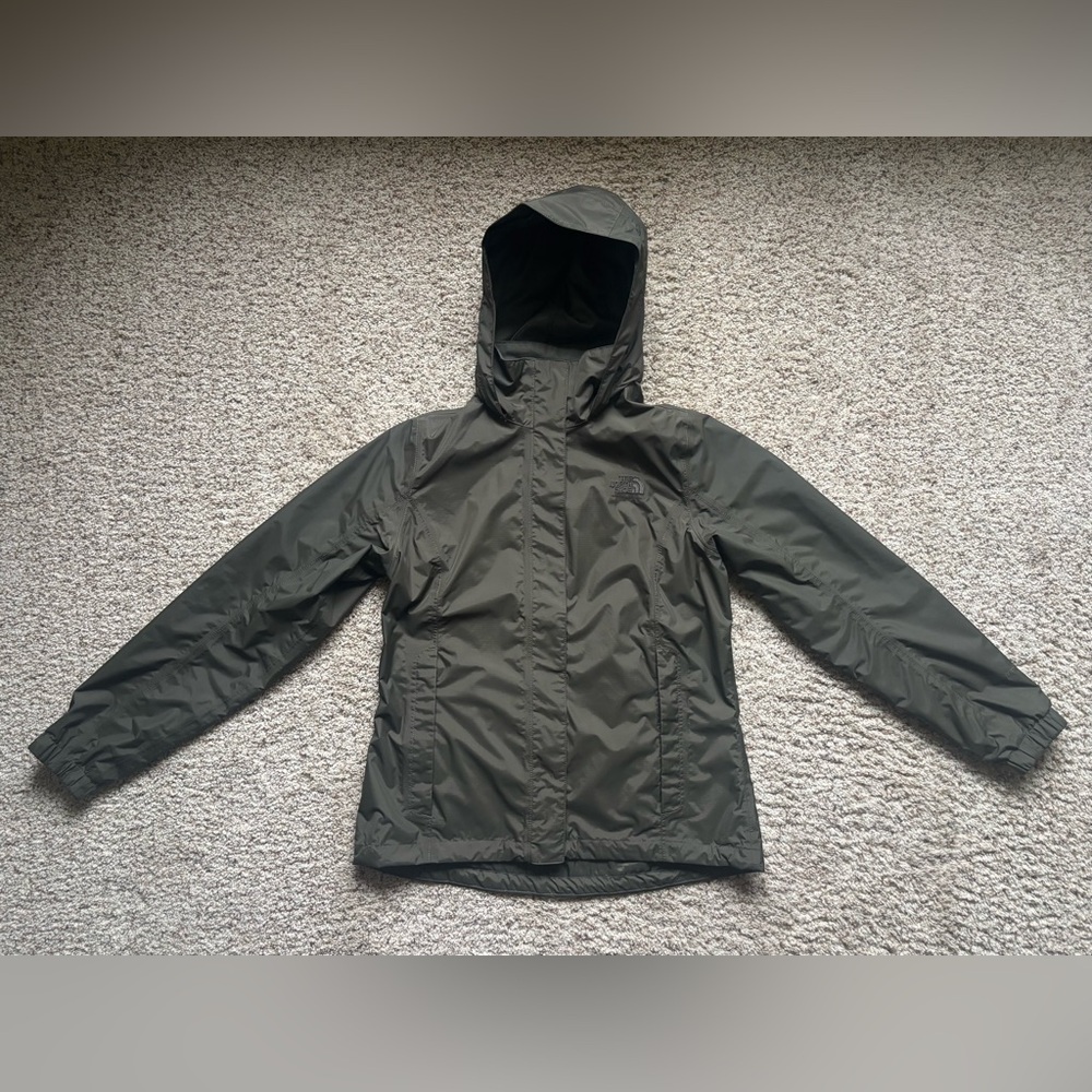 The North Face Resolve 2 Jacket Women’s size M New Taupe Green
